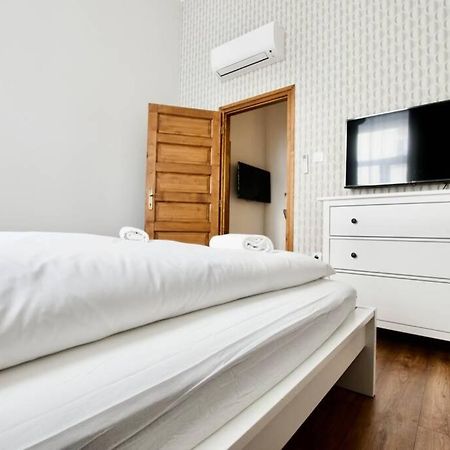Premium Apartment By Hi5 - Central 3 Bedroom Budapest Bagian luar foto