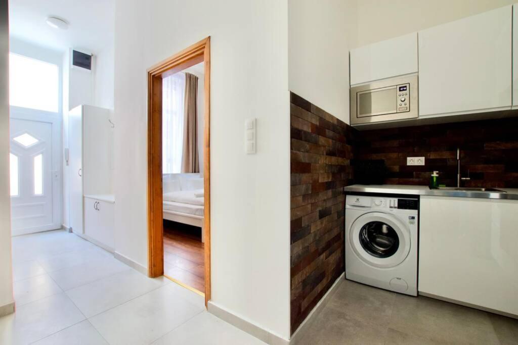 Premium Apartment By Hi5 - Central 3 Bedroom Budapest Bagian luar foto