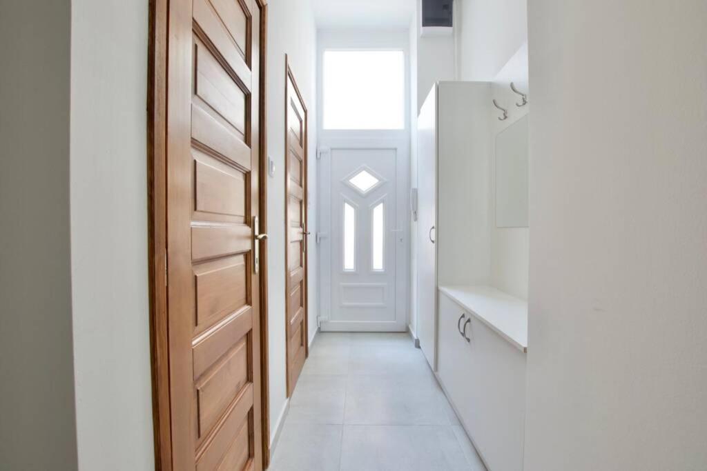 Premium Apartment By Hi5 - Central 3 Bedroom Budapest Bagian luar foto