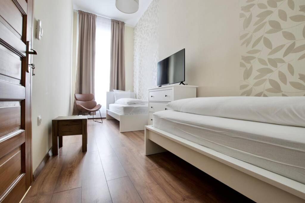 Premium Apartment By Hi5 - Central 3 Bedroom Budapest Bagian luar foto